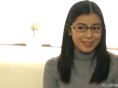 Beautiful bombshell Sakuraba Hikari masturbates using her fingers only