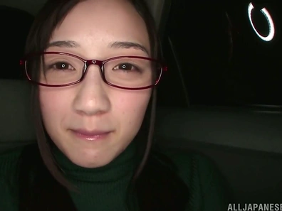 Suzuhara Emiri Shows Off Creamy Pussy In Steamy Car Scene