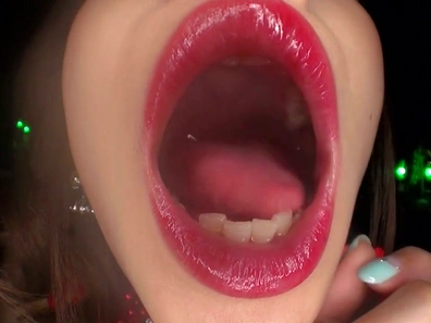 Sizzling Kurea Hasumi Takes Giant Cock Deep Between Warm Lips