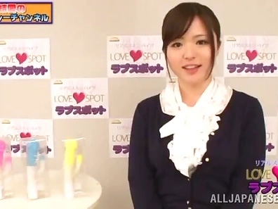 Sexy Plump Japanese Chick Toys Pussy Sensually in Solo Showdown Clip