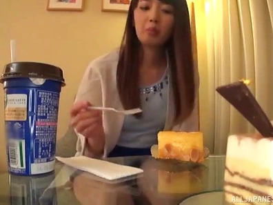 Cum-Loving GF Misaki Kanna Gets Fucked Passionately on Bed