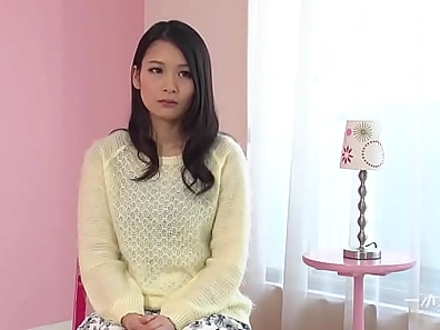 Contrary to its neat appearance, it is actually a very lascivious natural character. Ako Nishino who misleads a man with a fascinating and unpleasant look 1