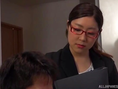 Mature brunette Japanese Mikoto Yatsuka missionary and doggy fucked