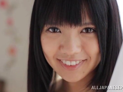 Young Kana Aono poses in amazing solo show