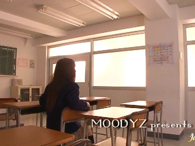 Teen schoolgirl on her knees blows cock Ayana Haruki