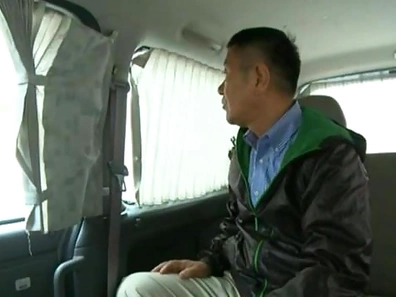 Shy MILF Gets Her Pussy Fingered To An Orgasm In A Car