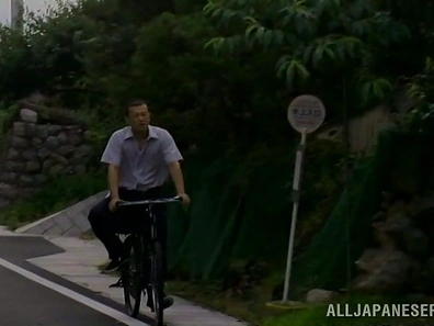 Attractive mature Asian chick likes to get much creampie