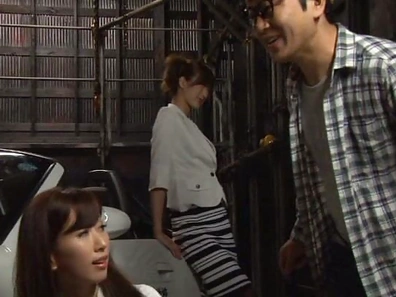 Sexy Japanese race queens have sex with their driving instructors