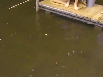 Japanese babe gets pussy licked outdoors