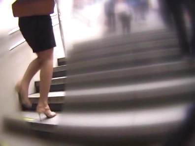 Young Asian babe gets groped on a crowded train